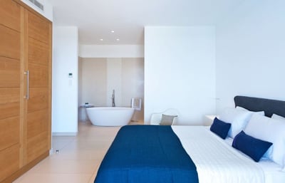 Luxury Villa Photo #7