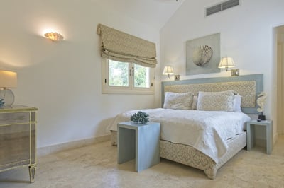 Luxury Villa Photo #22