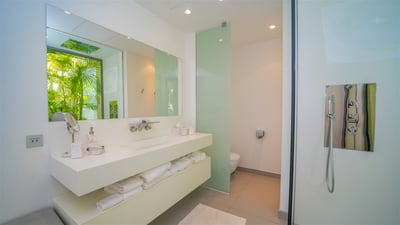 Luxury Villa Photo #43
