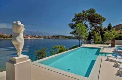 Luxury Villa Photo #9