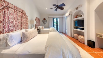Luxury Villa Photo #39