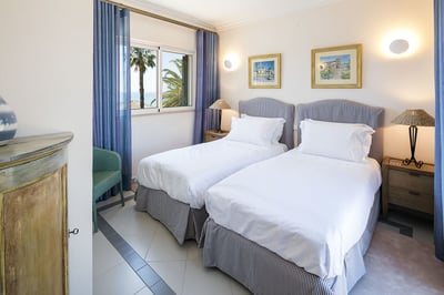 Luxury Villa Photo #16