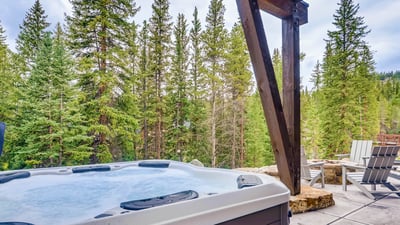 Lower Patio Private Hot Tub