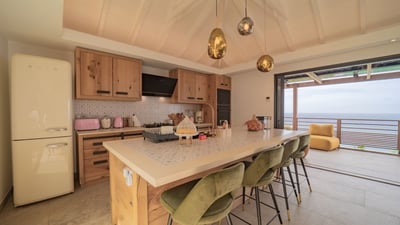 Kitchen & Dining Area