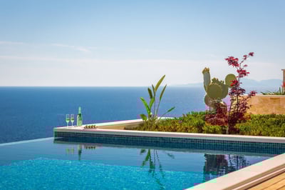 Luxury Villa Photo #11