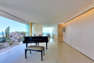 Luxury Villa Photo #38