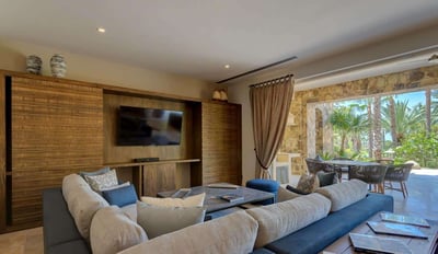 Luxury Villa Photo #6