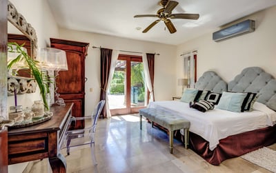 Luxury Villa Photo #25