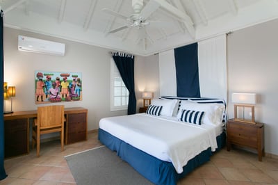 Luxury Villa Photo #23
