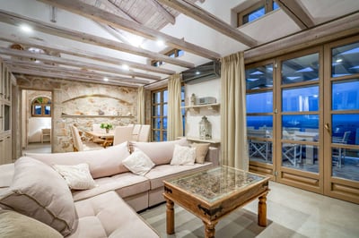 Luxury Villa Photo #10