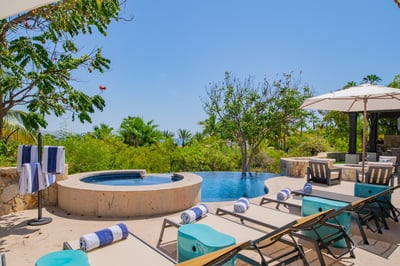 Luxury Villa Photo #6
