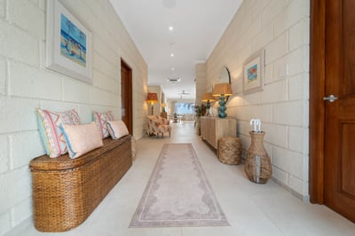 Luxury Villa Photo #15