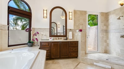Luxury Villa Photo #23