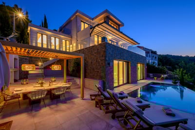 Luxury Villa Photo #16
