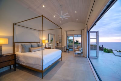 Luxury Villa Photo #18