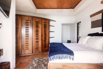 Luxury Villa Photo #35