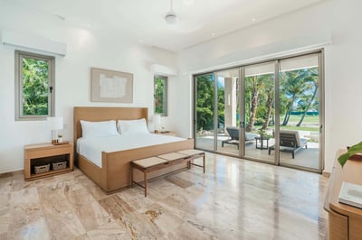 Luxury Villa Photo #26