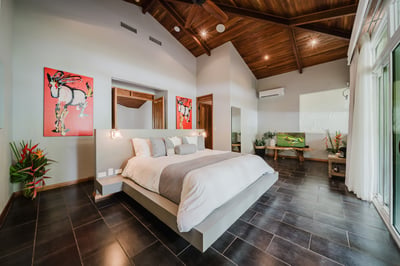 Luxury Villa Photo #15