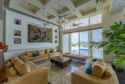 Luxury Villa Photo #9