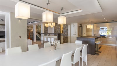 Luxury Villa Photo #23