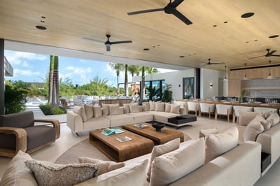 Luxury Villa Photo #22