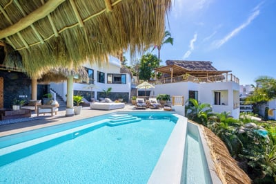 Luxury Villa Photo #6