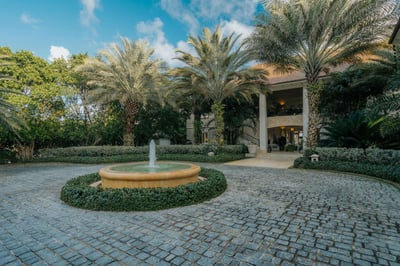 Luxury Villa Photo #3