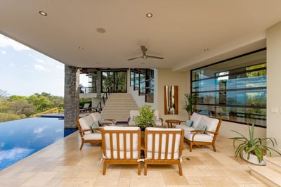 Luxury Villa Photo #6