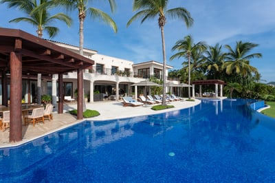 Luxury Villa Photo #7