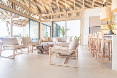 Luxury Villa Photo #18