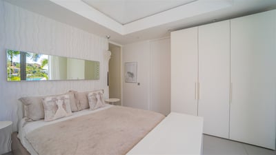 Luxury Villa Photo #37