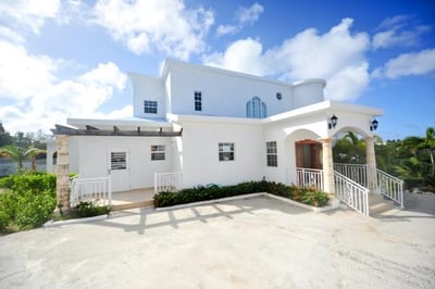 Luxury Villa Photo #2