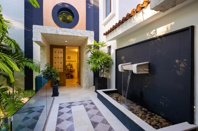 Luxury Villa Photo #12