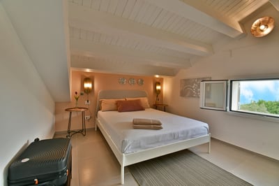 Luxury Villa Photo #14