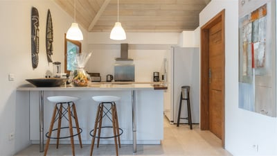 Kitchen & Dining Area: Fully equipped kitchen, with electric oven, microwave, fridge and freezer, di