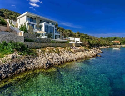 Luxury Villa Photo #3