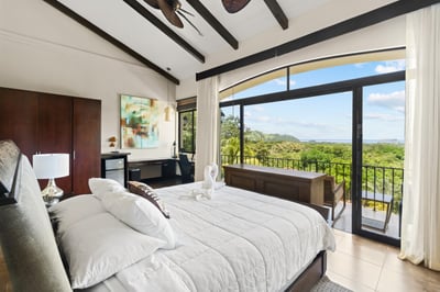 Luxury Villa Photo #28