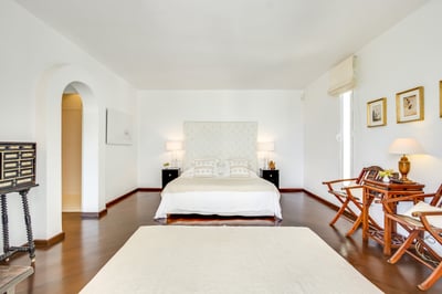 Luxury Villa Photo #25