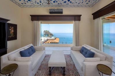 Luxury Villa Photo #23