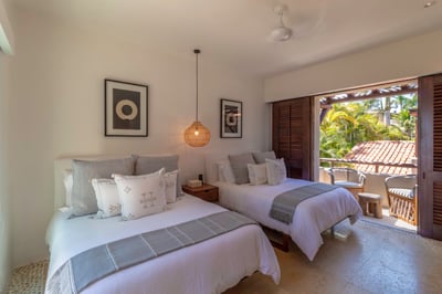 Luxury Villa Photo #38