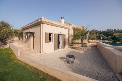 Luxury Villa Photo #15