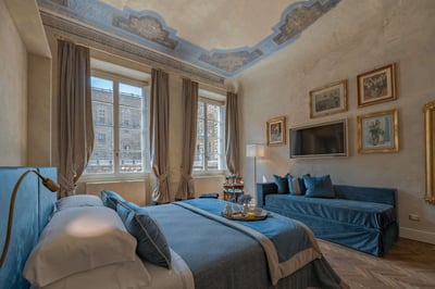 Luxury Villa Photo #11