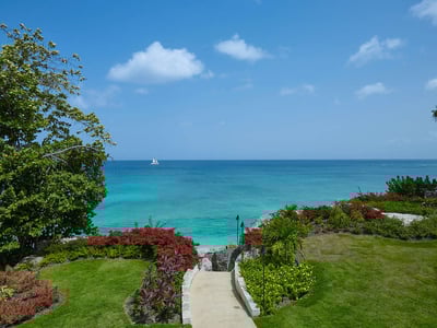 Luxury Villa Photo #6