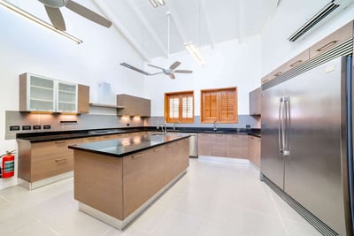 Luxury Villa Photo #6