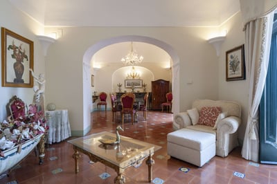 Luxury Villa Photo #24
