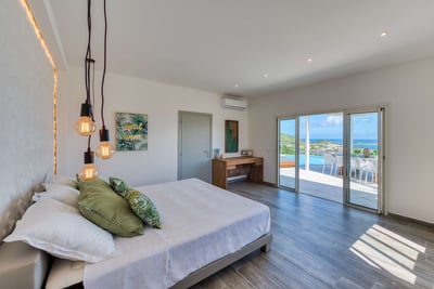 Luxury Villa Photo #12