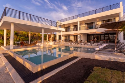 Luxury Villa Photo #3