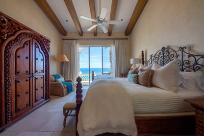 Luxury Villa Photo #34