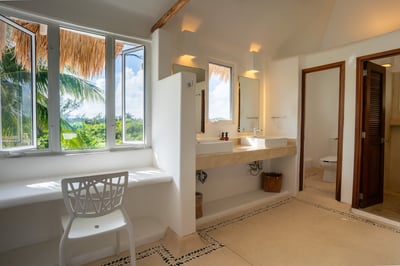 Luxury Villa Photo #36