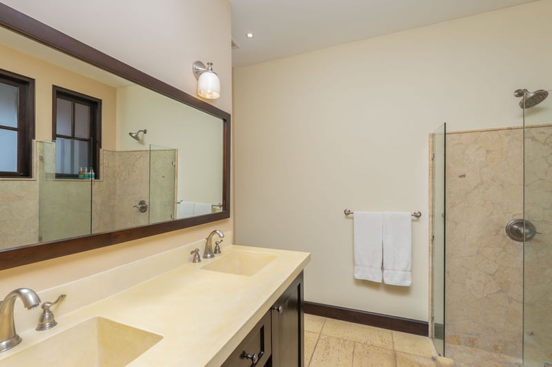 38 Avenida la Antigua